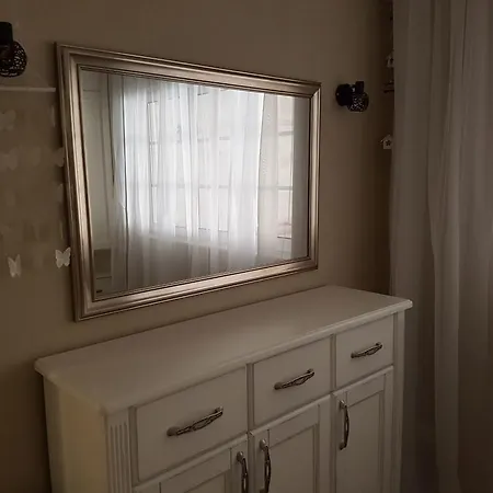 Cameo Apartment *